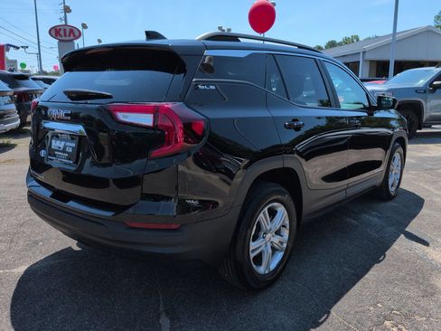 Used 2024 GMC Terrain SLE w/ Driver Convenience Package FWD image 5