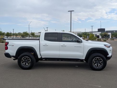 Used 2024 Chevrolet Colorado ZR2 w/ Technology Package AWD/4WD image 6