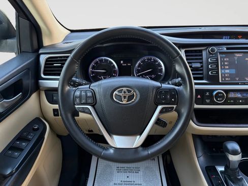 Used 2019 Toyota Highlander XLE AWD/4WD image 30