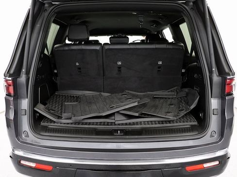 Used 2024 Jeep Wagoneer Series III image 29