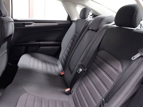 Used 2020 Ford Fusion SE image 17