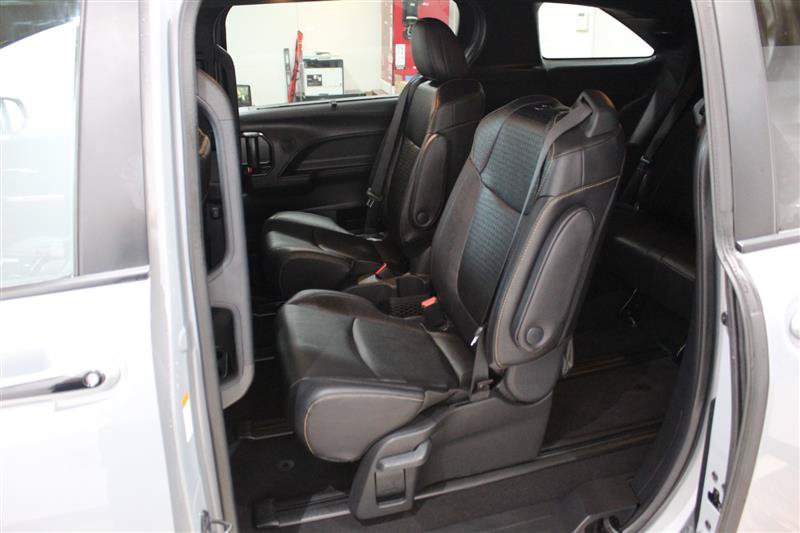 Used 2025 Toyota Sienna XLE Woodland Edition AWD/4WD image 30