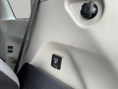 Used 2022 Toyota Sienna Limited FWD image 36