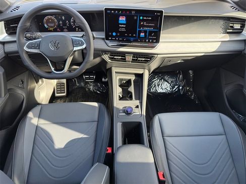 New 2026 Volkswagen Tiguan SE R-Line image 22