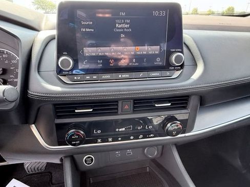 Used 2023 Nissan Rogue SV FWD image 13