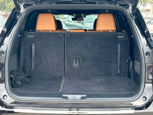 Used 2021 Toyota Highlander Platinum image 16