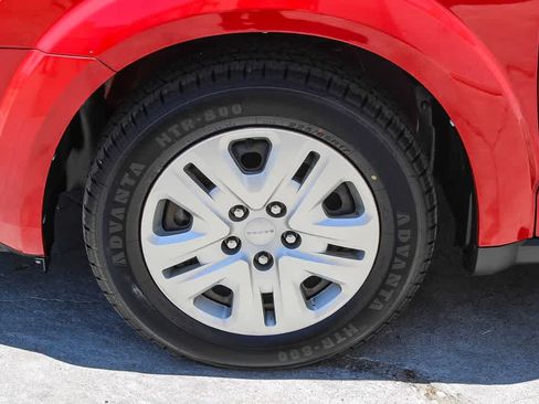 Used 2019 Dodge Journey SE FWD image 5
