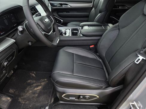 New 2026 Jeep Grand Wagoneer L 4WD image 15