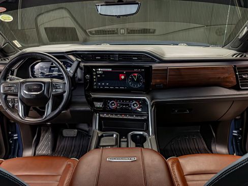 Used 2025 GMC Sierra 2500 Denali Ultimate image 17