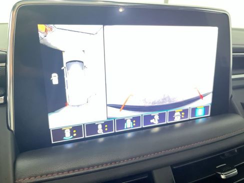 Used 2021 Chevrolet Tahoe RST w/ Luxury Package AWD/4WD image 21