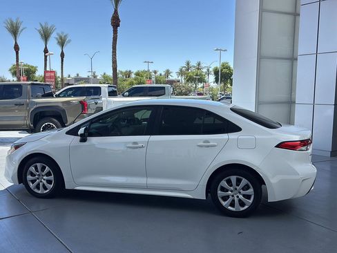 Used 2022 Toyota Corolla LE FWD image 4