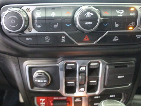 Used 2022 Jeep Gladiator Mojave w/ LED Lighting Group AWD/4WD image 17
