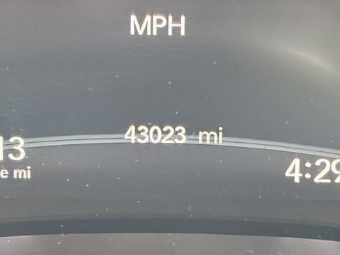 Used 2024 Chrysler Pacifica Limited FWD image 17