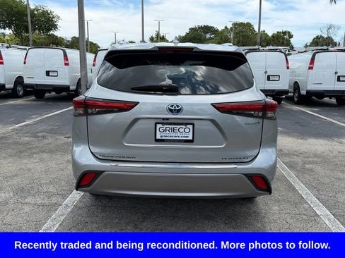 Used 2022 Toyota Highlander Platinum FWD image 6
