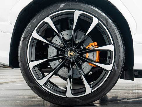 Used 2022 Lamborghini Urus AWD/4WD image 48