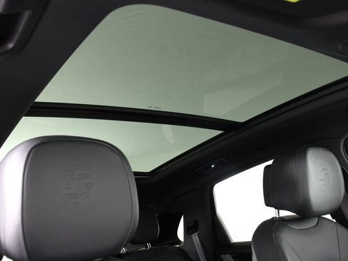 Certified 2025 Porsche Cayenne S AWD/4WD image 25