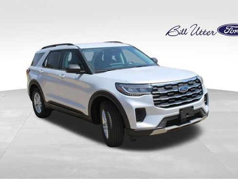 New 2026 Ford Explorer Active RWD image 2