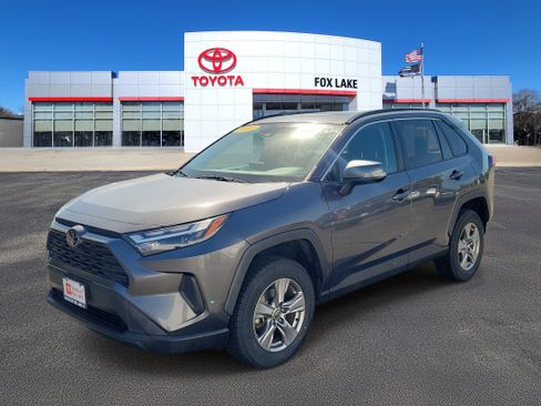 Used 2022 Toyota RAV4 XLE image 2