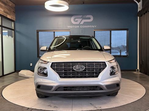 Used 2021 Hyundai Venue SE FWD image 8