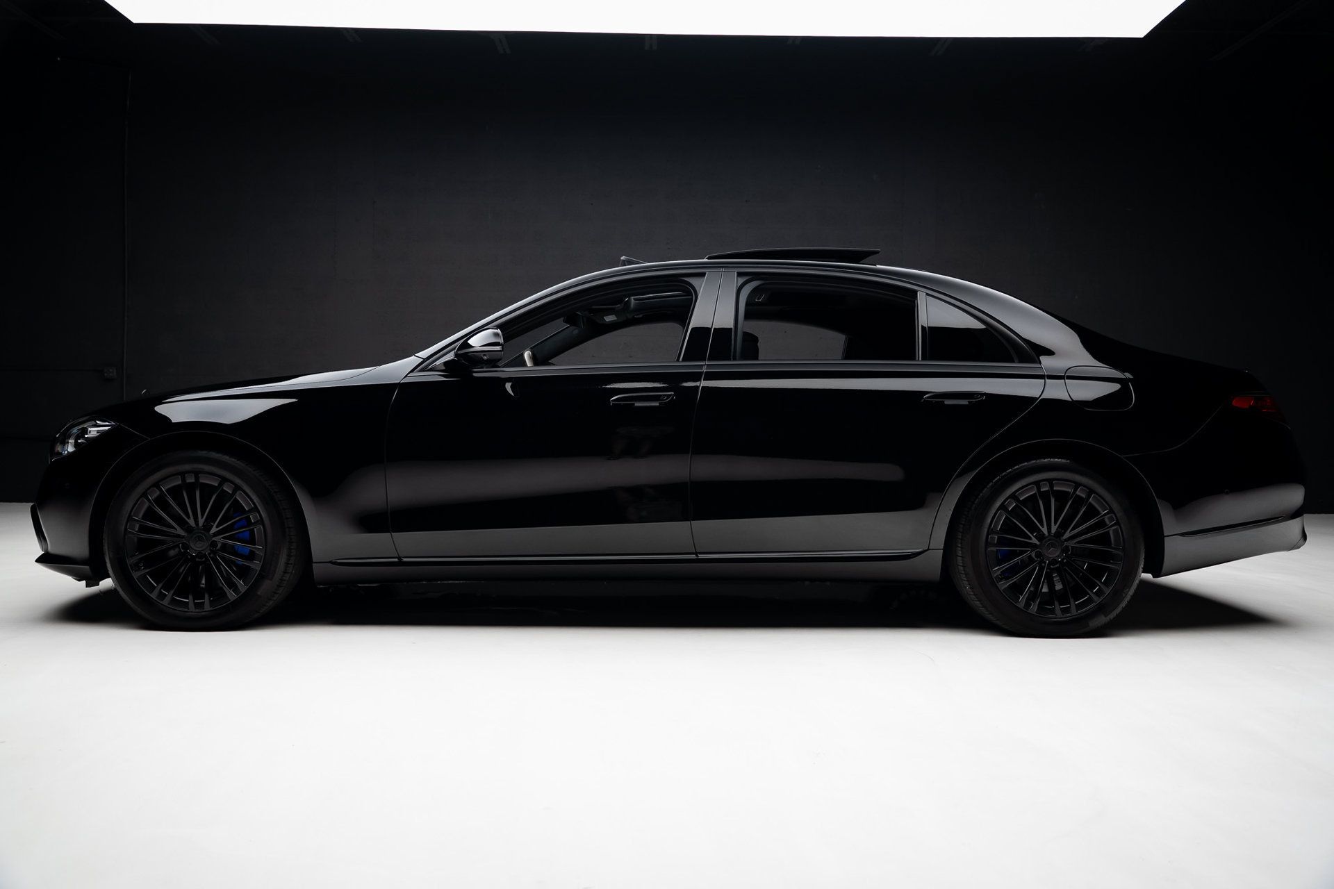 Used 2024 Mercedes-Benz S 580e 4MATIC Sedan w/ Warmth & Comfort Package image 17