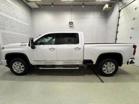 Used 2024 Chevrolet Silverado 2500 High Country w/ High Country Premium Package AWD/4WD image 8