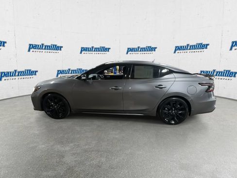 Used 2023 Nissan Maxima SR w/ Sport Mat Group FWD image 7