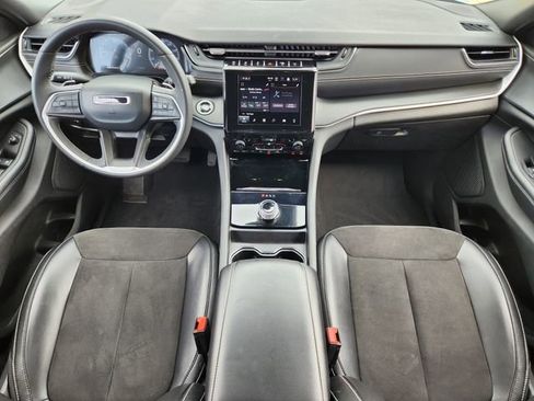 Certified 2024 Jeep Grand Cherokee Altitude image 23