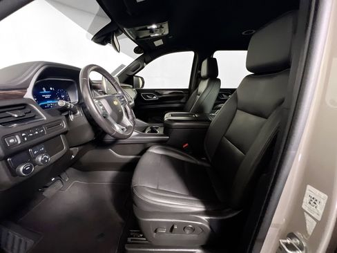 Used 2022 Chevrolet Suburban LT image 14