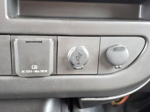 Used 2015 Chevrolet Express 3500 RWD image 24
