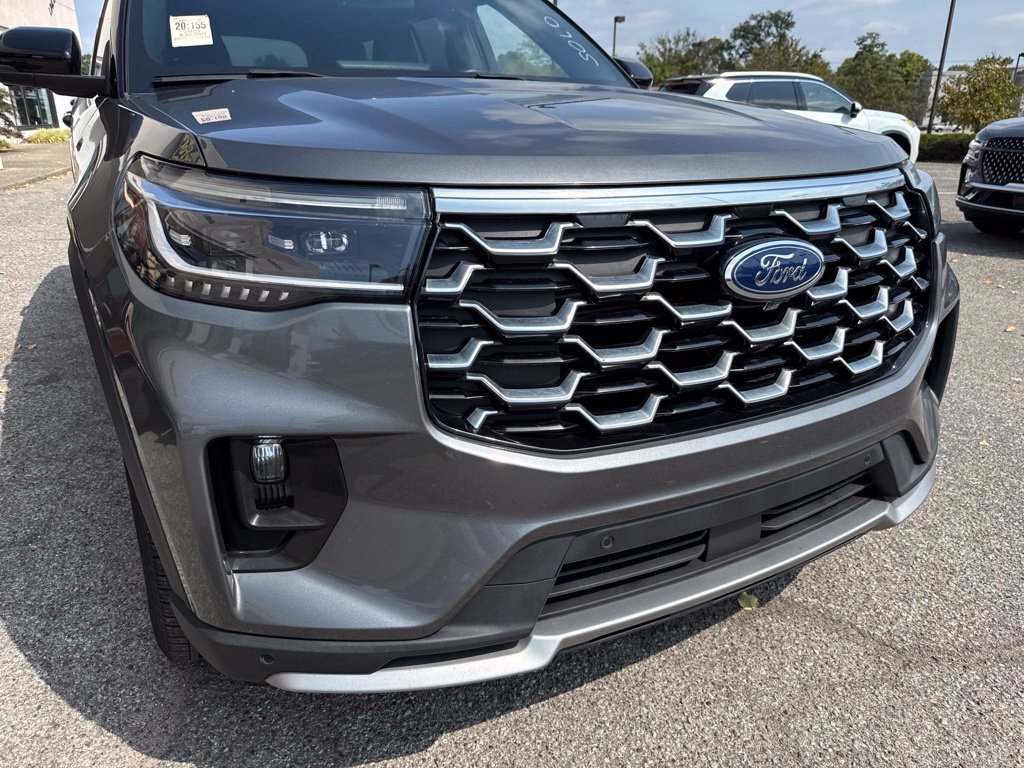 Used 2025 Ford Explorer Platinum w/ LUX Leather Package AWD/4WD image 17