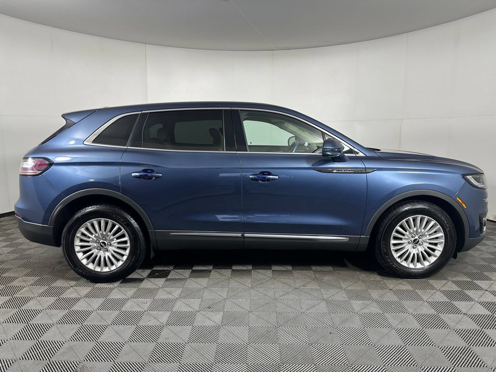 Used 2019 Lincoln Nautilus Premier AWD/4WD image 6