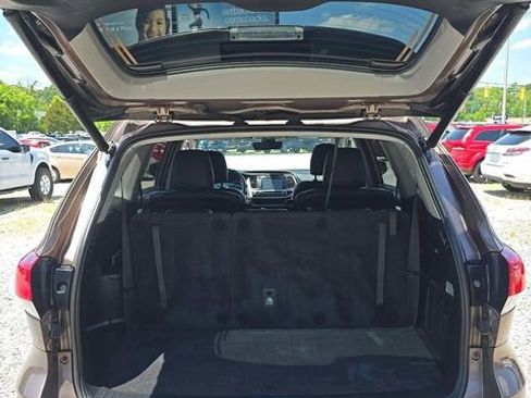 Used 2019 Toyota Highlander XLE AWD/4WD image 14