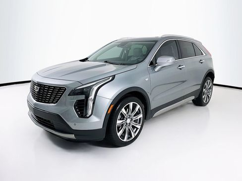 Used 2023 Cadillac XT4 Premium Luxury w/ Enhanced Visibility Package FWD image 3