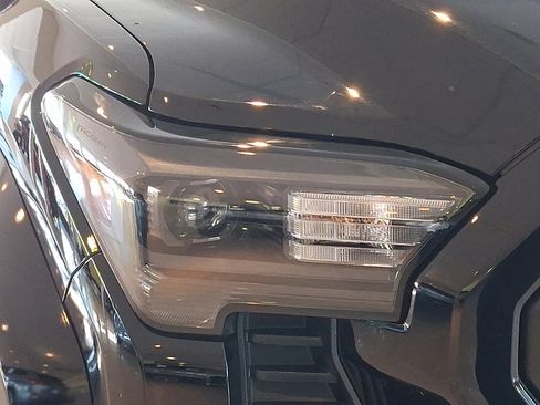 Used 2024 Toyota Tacoma TRD Sport image 10