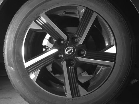 Used 2025 Nissan Sentra SV FWD image 15