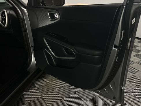 Used 2025 Kia Soul LX image 28