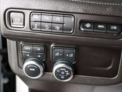 Used 2023 GMC Yukon Denali image 23