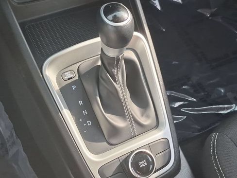 Used 2025 Hyundai Venue SEL FWD image 19