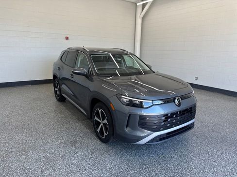New 2026 Volkswagen Tiguan SE FWD image 7
