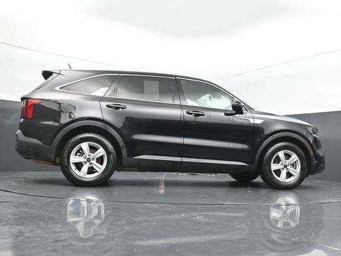 Used 2023 Kia Sorento LX FWD image 41