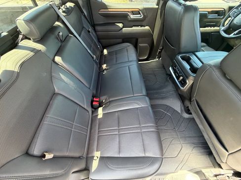 Used 2024 Chevrolet Silverado 1500 High Country RWD image 12