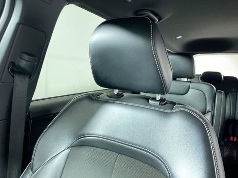 Used 2023 Jeep Grand Cherokee L Laredo image 32