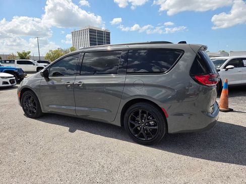 Used 2023 Chrysler Pacifica Touring-L w/ S Appearance Package image 11