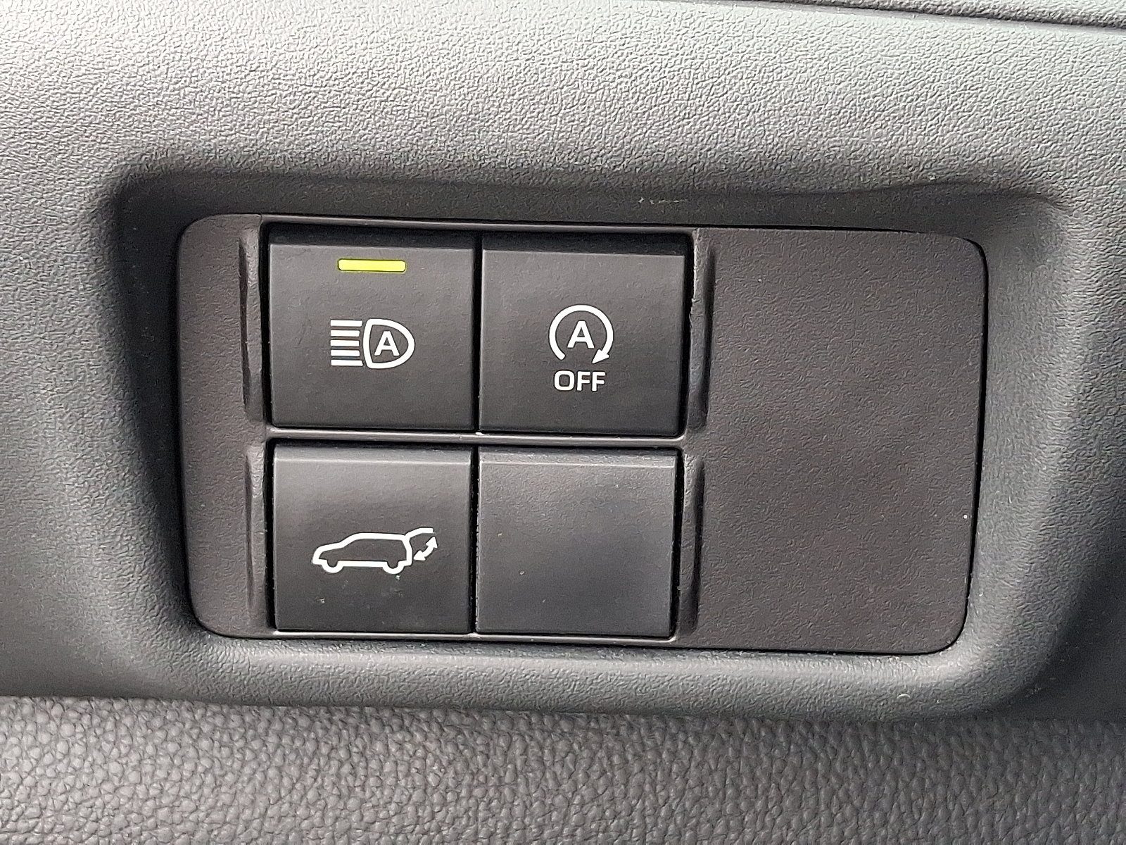 Used 2024 Toyota Highlander LE AWD/4WD image 27