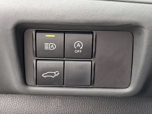Used 2024 Toyota Highlander LE AWD/4WD image 27