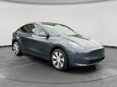 Used 2023 Tesla Model Y Long Range AWD/4WD image 4