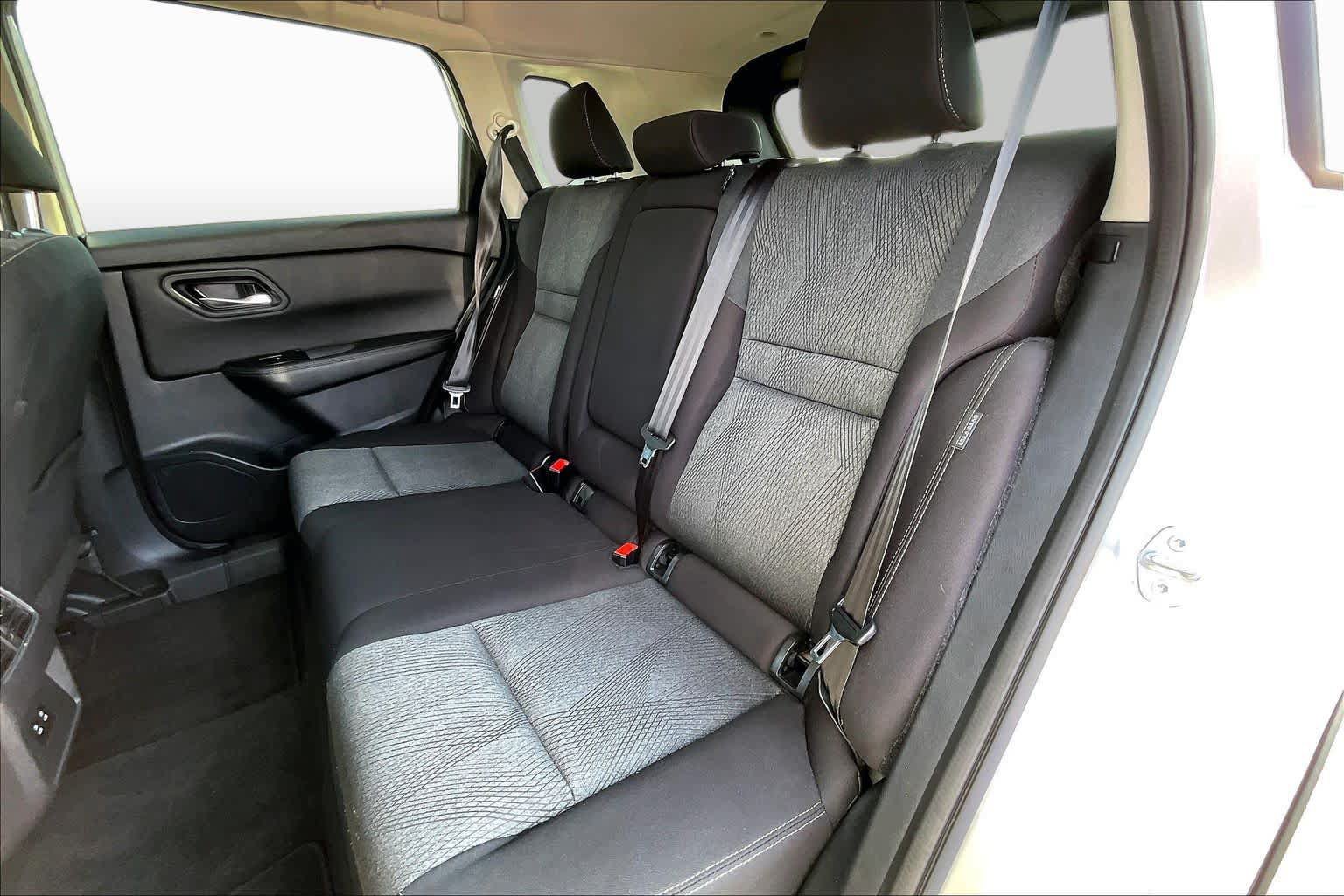 Used 2025 Nissan Rogue SV AWD/4WD image 21