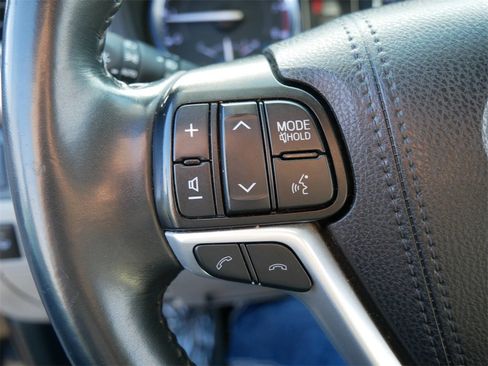 Used 2019 Toyota Highlander XLE image 25