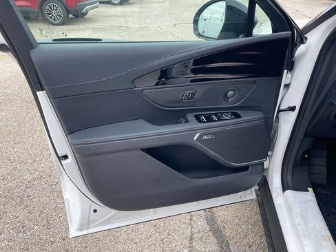 New 2026 Lincoln Nautilus Reserve AWD/4WD image 10