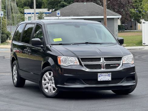 Used 2019 Dodge Grand Caravan SE FWD image 1